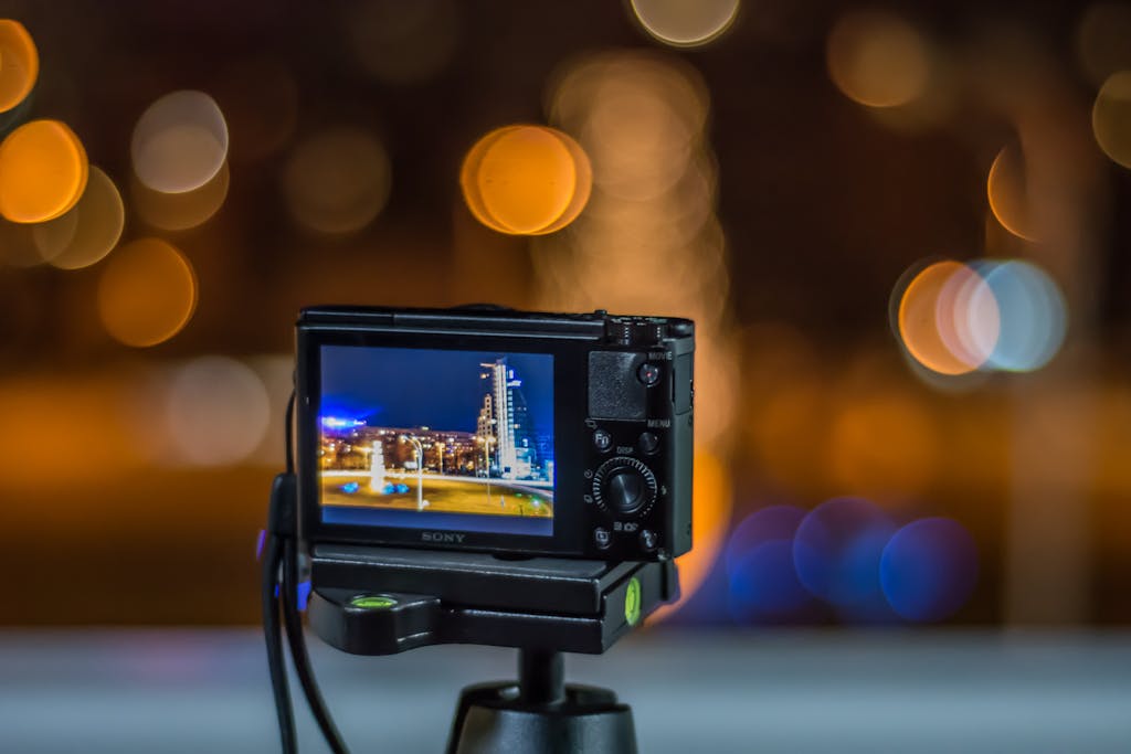 Photograph of a DSLR capturing a cityscape at night with a beautiful bokeh background.